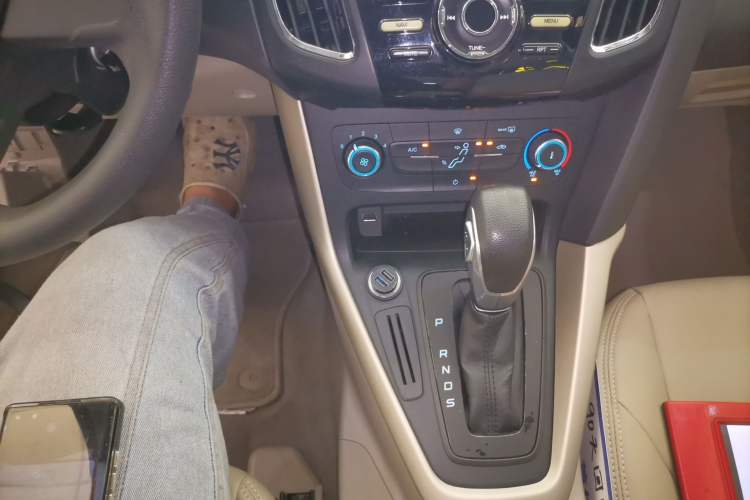 Used Ford Focus 2015 Sedan 1.6L Automatic Comfort Model Gear Lever