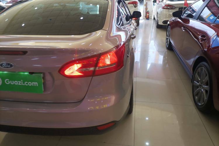 Used Ford Focus 2015 Sedan 1.6L Automatic Comfort Model Right Rear Taillight