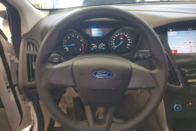 Used Ford Focus 2015 Sedan 1.6L Automatic Comfort Model Steering Wheel