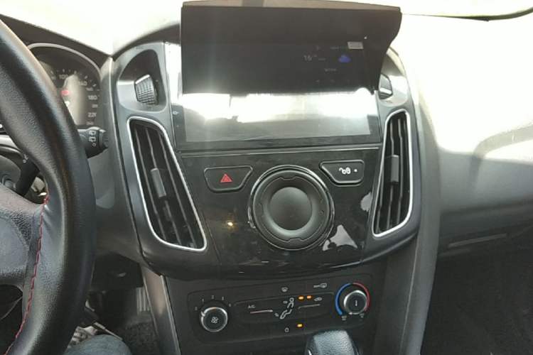 Used Ford Focus 2015 Hatchback 1.6L Automatic Comfort Model Audio And AC Panel