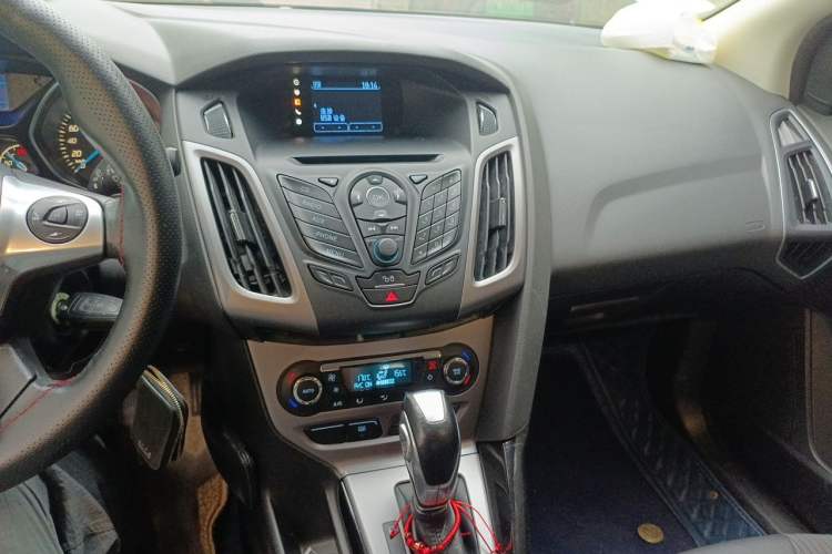 Used Ford Focus 2015 Sedan 1.6L Automatic Trend Model Audio And AC Panel