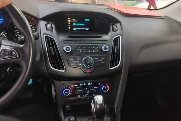 Used Ford Focus 2015 Sedan 1.6L Automatic Trend Model Audio And AC Panel