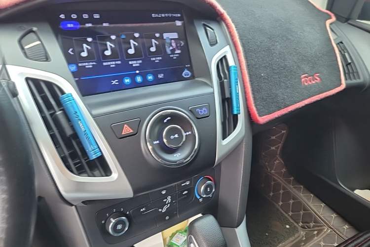 Used Ford Focus 2015 Hatchback 1.6L Automatic Comfort Model Audio And AC Panel