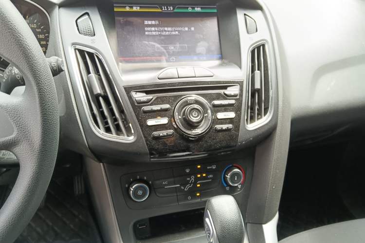 Used Ford Focus 2015 Hatchback 1.6L Automatic Comfort Model Audio And AC Panel