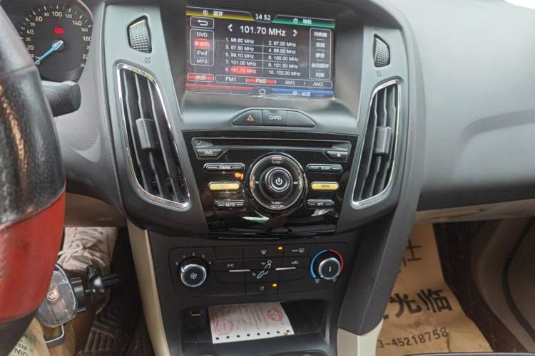 Used Ford Focus 2015 Sedan 1.6L Manual Comfort Model Audio And AC Panel