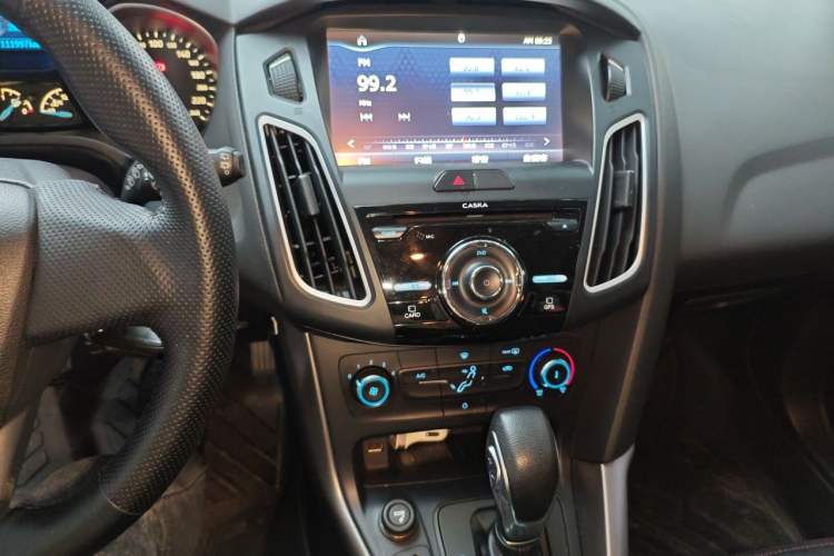 Used Ford Focus 2015 Hatchback 1.6L Automatic Comfort Model Audio And AC Panel