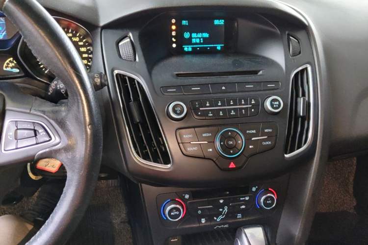 Used Ford Focus 2015 Hatchback EcoBoost 125 Automatic Supreme Style Edition Audio And AC Panel