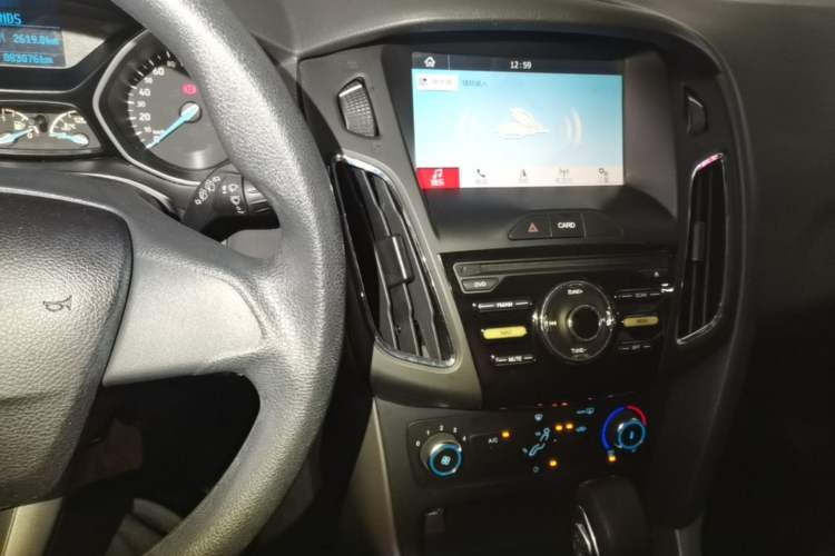 Used Ford Focus 2015 Hatchback 1.6L Automatic Comfort Model Audio And AC Panel