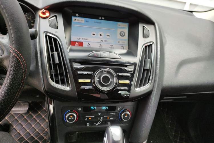 Used Ford Focus 2015 Sedan 1.6L Automatic Trend Model Audio And AC Panel