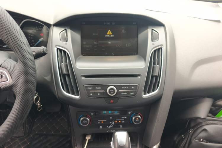 Used Ford Focus 2015 Hatchback EcoBoost 180 Automatic Elite Model Audio And AC Panel