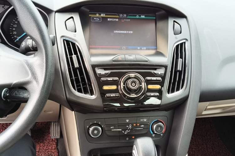 Used Ford Focus 2015 Sedan 1.6L Automatic Comfort Model Audio And AC Panel