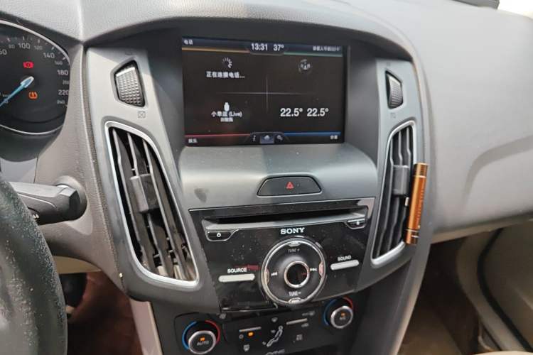 Used Ford Focus 2015 Sedan EcoBoost 180 Automatic Flagship Model Audio And AC Panel