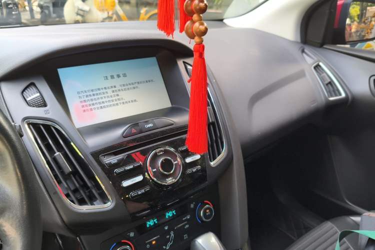 Used Ford Focus 2015 Hatchback 1.6L Automatic Fashion Edition Audio And AC Panel