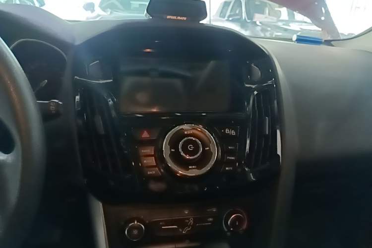 Used Ford Focus 2015 Hatchback 1.6L Automatic Comfort Model Audio And AC Panel