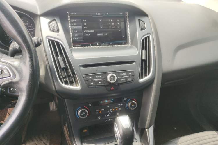 Used Ford Focus 2015 Hatchback EcoBoost 180 Automatic Elite Model Audio And AC Panel