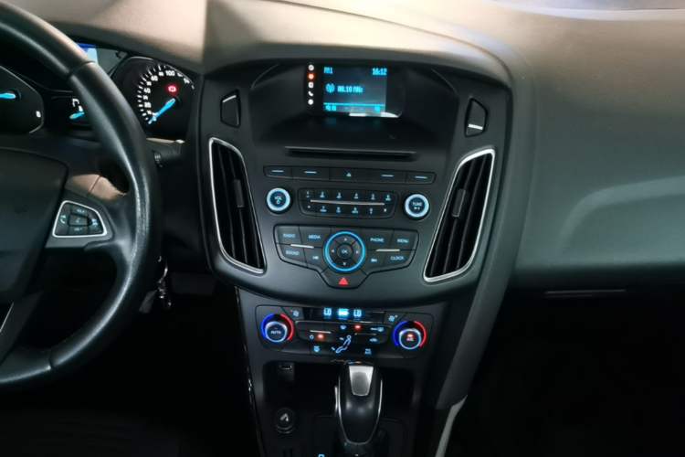 Used Ford Focus 2015 Sedan 1.6L Automatic Trend Model Audio And AC Panel