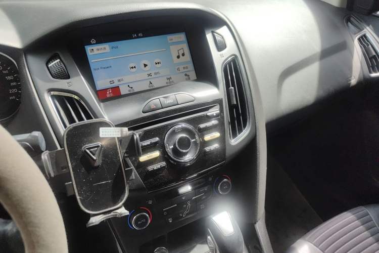 Used Ford Focus 2015 Sedan 1.6L Automatic Trend Model Audio And AC Panel