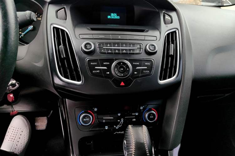 Used Ford Focus 2015 Hatchback 1.6L Automatic Fashion Edition Audio And AC Panel