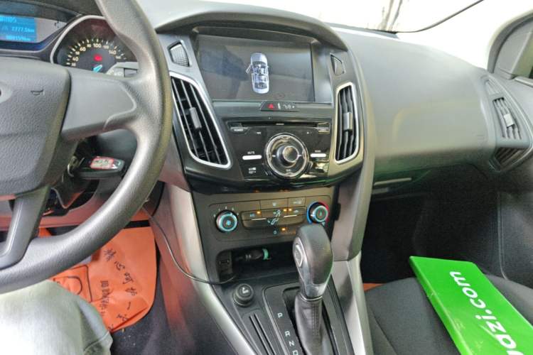 Used Ford Focus 2015 Hatchback 1.6L Automatic Comfort Model Audio And AC Panel