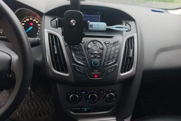 Used Ford Focus 2015 Hatchback 1.6L Manual Fashion Edition Audio And AC Panel