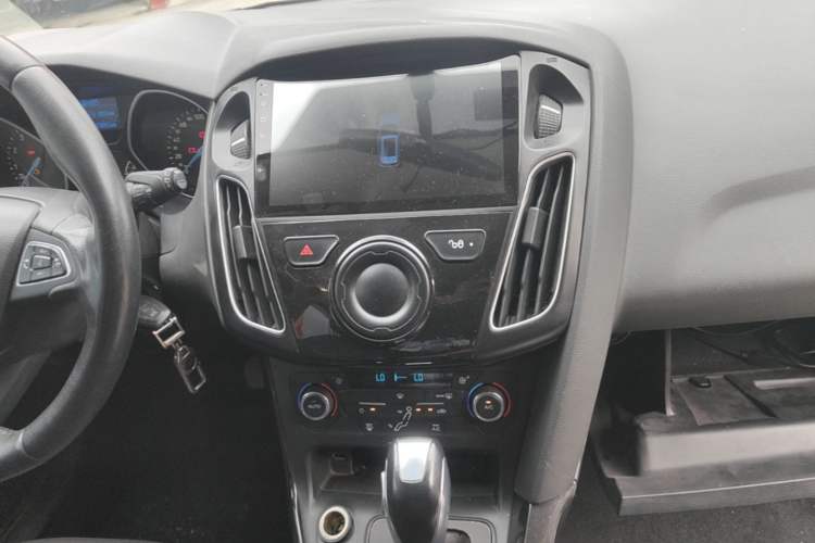Used Ford Focus 2015 Hatchback 1.6L Automatic Fashion Edition Audio And AC Panel