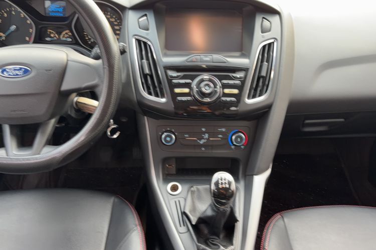 Used Ford Focus 2015 Hatchback 1.6L Manual Comfort Edition Audio And AC Panel
