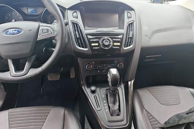 Used Ford Focus 2015 Hatchback 1.6L Automatic Fashion Edition Audio And AC Panel