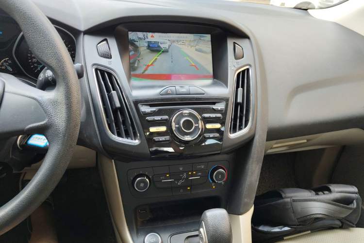 Used Ford Focus 2015 Sedan 1.6L Automatic Comfort Model Audio And AC Panel