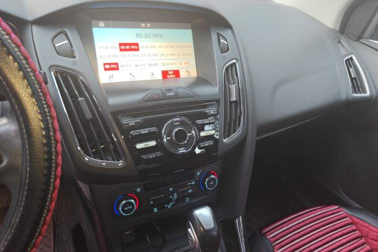 Used Ford Focus 2015 Hatchback 1.6L Automatic Fashion Edition Audio And AC Panel