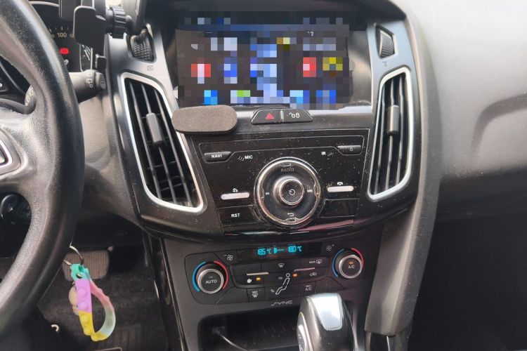 Used Ford Focus 2015 Hatchback EcoBoost 125 Automatic Supreme Style Edition Audio And AC Panel