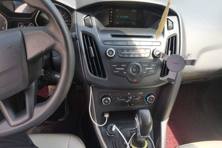 Used Ford Focus 2015 Hatchback 1.6L Automatic Comfort Model Audio And AC Panel