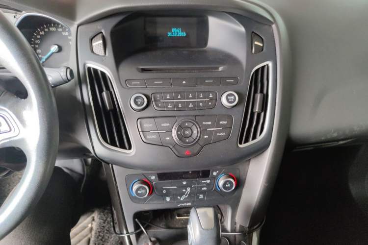 Used Ford Focus 2015 Hatchback 1.6L Automatic Fashion Edition Audio And AC Panel