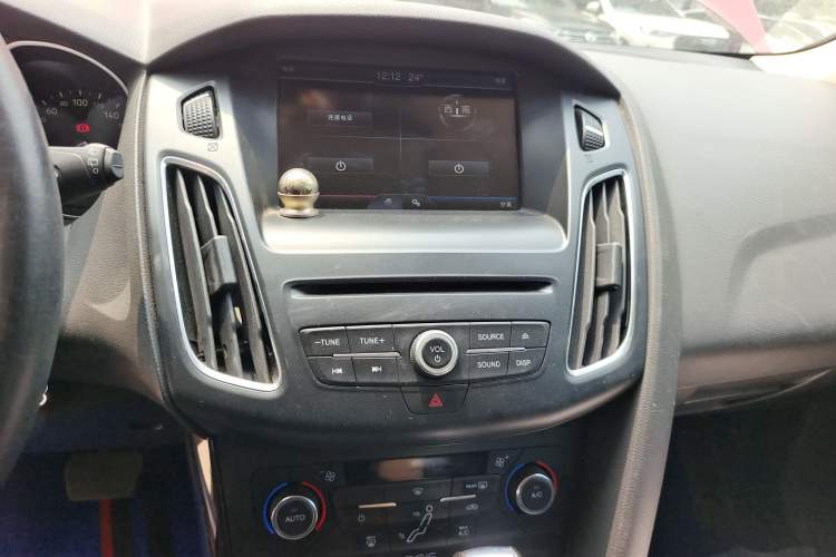 Used Ford Focus 2015 Hatchback EcoBoost 180 Automatic Elite Model Audio And AC Panel