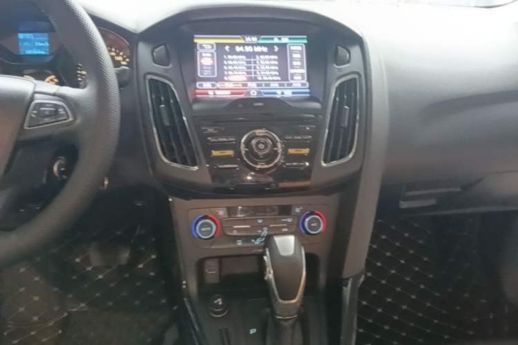 Used Ford Focus 2015 Sedan 1.6L Automatic Trend Model Audio And AC Panel