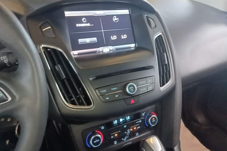 Used Ford Focus 2015 Hatchback EcoBoost 180 Automatic Elite Model Audio And AC Panel