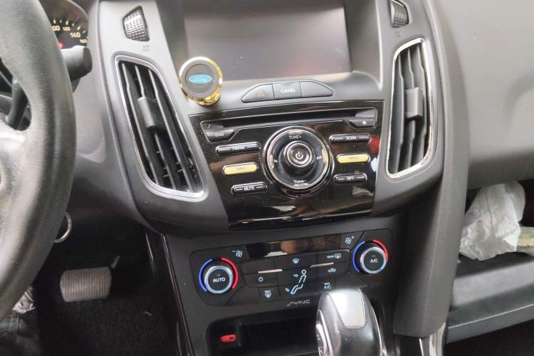 Used Ford Focus 2015 Sedan 1.6L Automatic Trend Model Audio And AC Panel