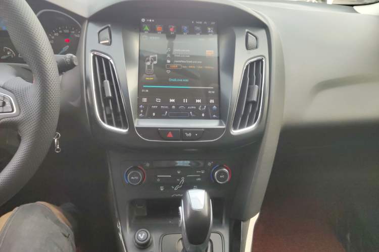 Used Ford Focus 2015 Hatchback 1.6L Automatic Fashion Edition Audio And AC Panel