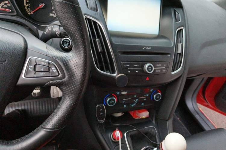 Used Ford Focus 2015 2.0T ST Standard Edition Audio And AC Panel