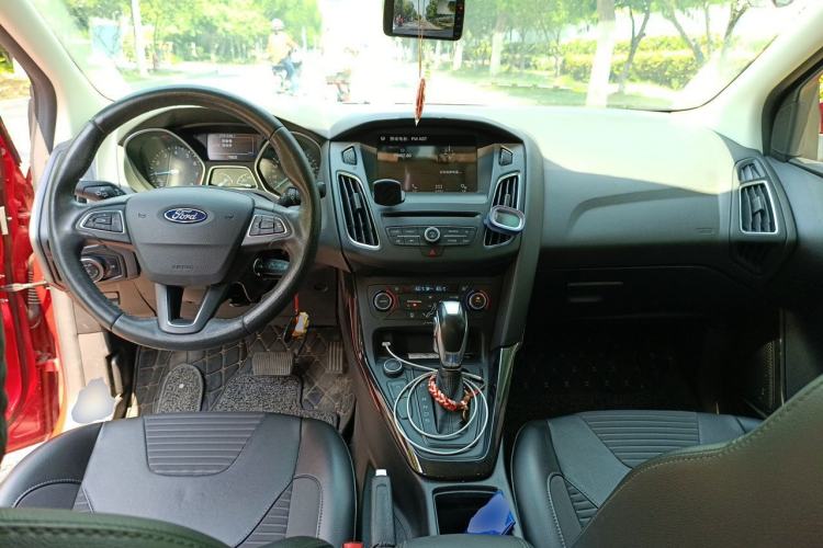 Used Ford Focus 2015 Sedan EcoBoost 180 Automatic Elite Model Center Console