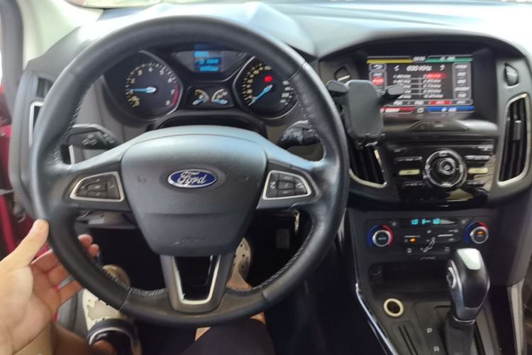 Used Ford Focus 2015 Hatchback 1.6L Automatic Fashion Edition Center Console