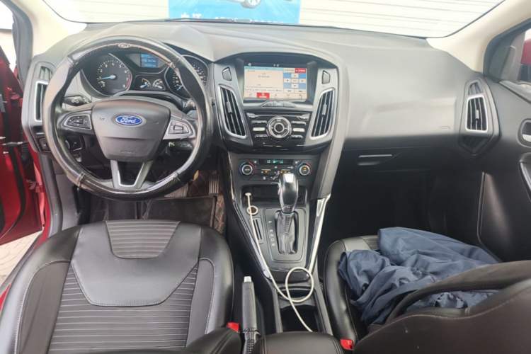 Used Ford Focus 2015 Hatchback 1.6L Automatic Fashion Edition Center Console