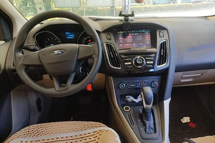 Used Ford Focus 2015 Sedan 1.6L Automatic Comfort Model Center Console