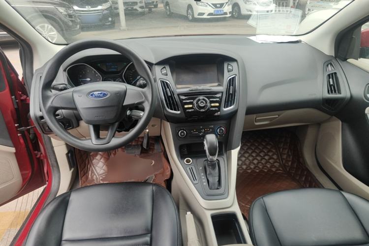 Used Ford Focus 2015 Sedan 1.6L Automatic Comfort Model Center Console
