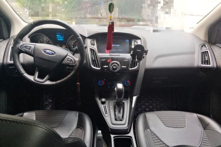 Used Ford Focus 2015 Hatchback 1.6L Automatic Fashion Edition Center Console