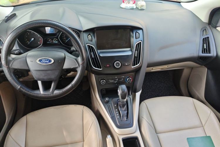 Used Ford Focus 2015 Sedan 1.6L Automatic Comfort Model Center Console