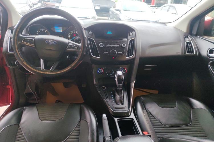 Used Ford Focus 2015 Hatchback 1.6L Automatic Fashion Edition Center Console