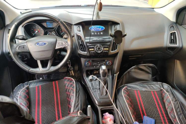Used Ford Focus 2015 Hatchback 1.6L Automatic Fashion Edition Center Console