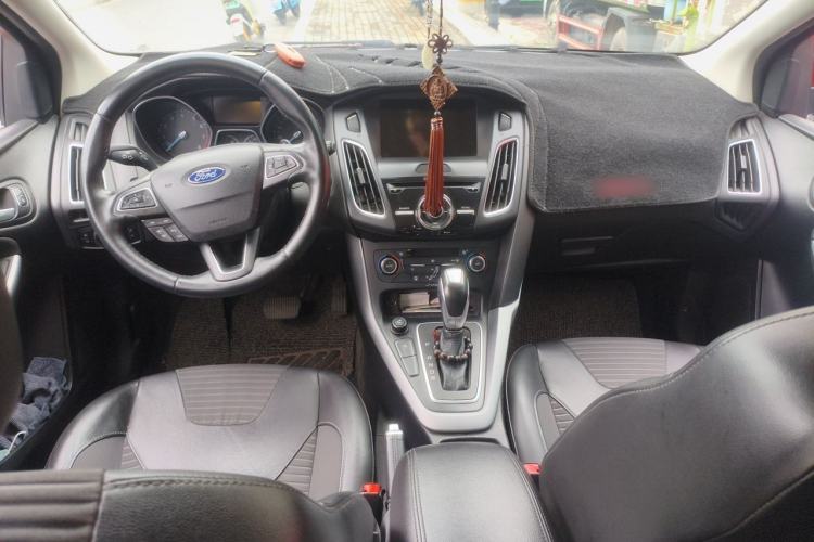 Used Ford Focus 2015 Hatchback EcoBoost 180 Automatic Sport Model Center Console