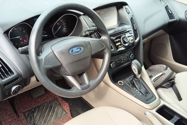 Used Ford Focus 2015 Sedan 1.6L Automatic Comfort Model Center Console