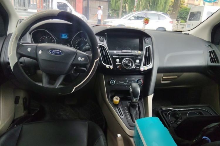Used Ford Focus 2015 Sedan 1.6L Automatic Comfort Model Center Console